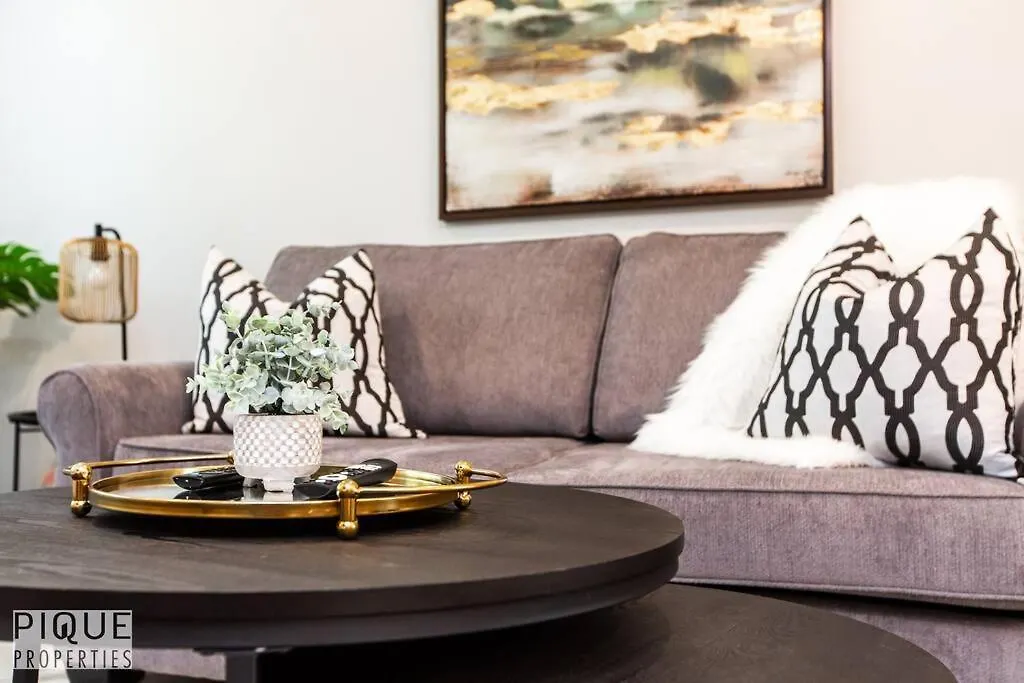 דירות אדמונטון Park Life Retreat - King Bed - Pet Friendly - Sleeps 6 קנדה