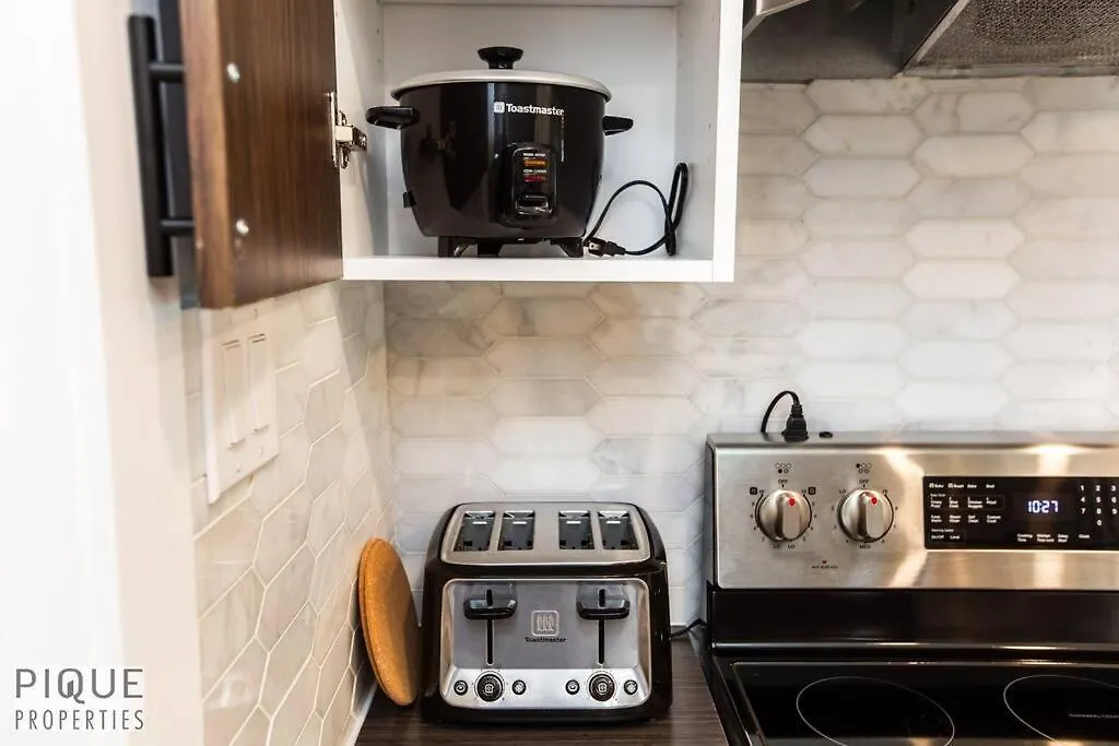 דירות אדמונטון Park Life Retreat - King Bed - Pet Friendly - Sleeps 6
