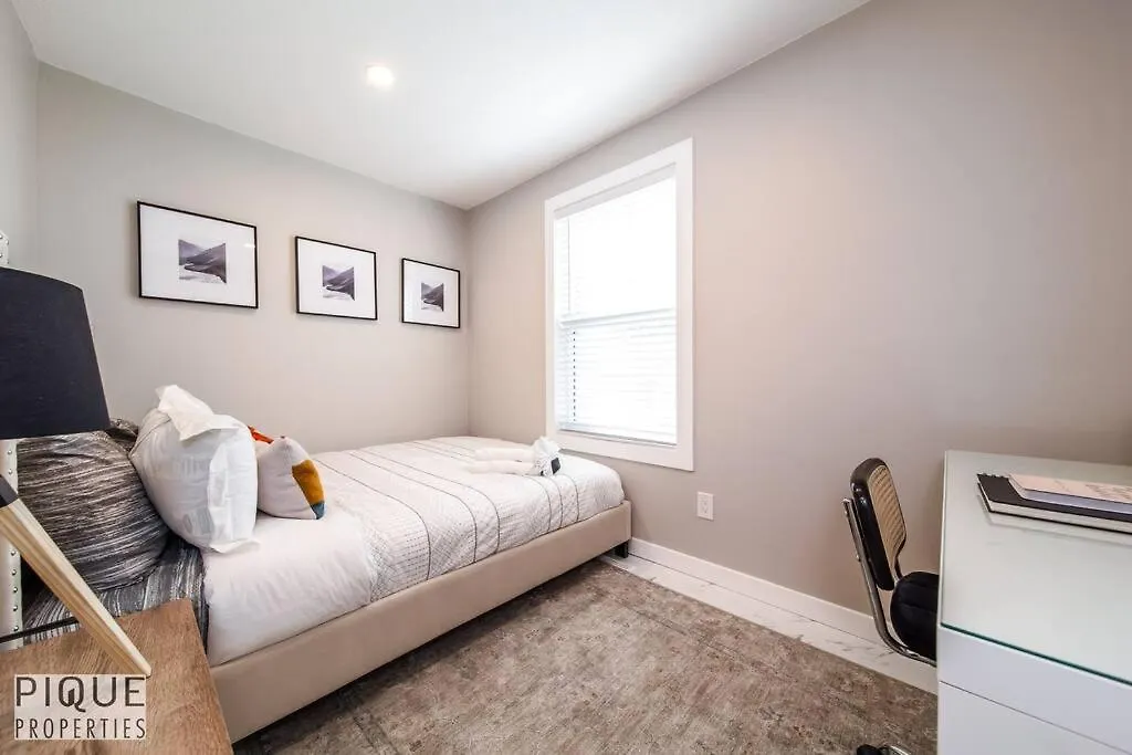 דירות אדמונטון Park Life Retreat - King Bed - Pet Friendly - Sleeps 6 קנדה