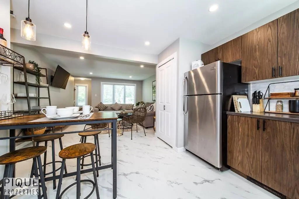 דירות אדמונטון Park Life Retreat - King Bed - Pet Friendly - Sleeps 6