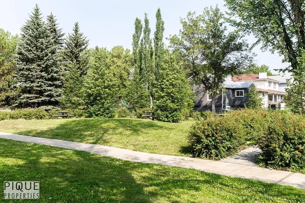 דירות אדמונטון Park Life Retreat - King Bed - Pet Friendly - Sleeps 6